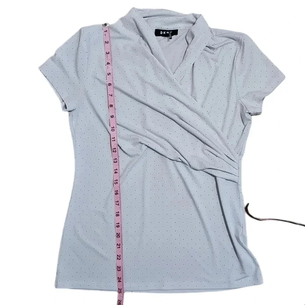 DKNY Medium White Black Polka Dot Faux Wrap Blouse Stretch Workwear Classic Y2K - Picture 8 of 8
